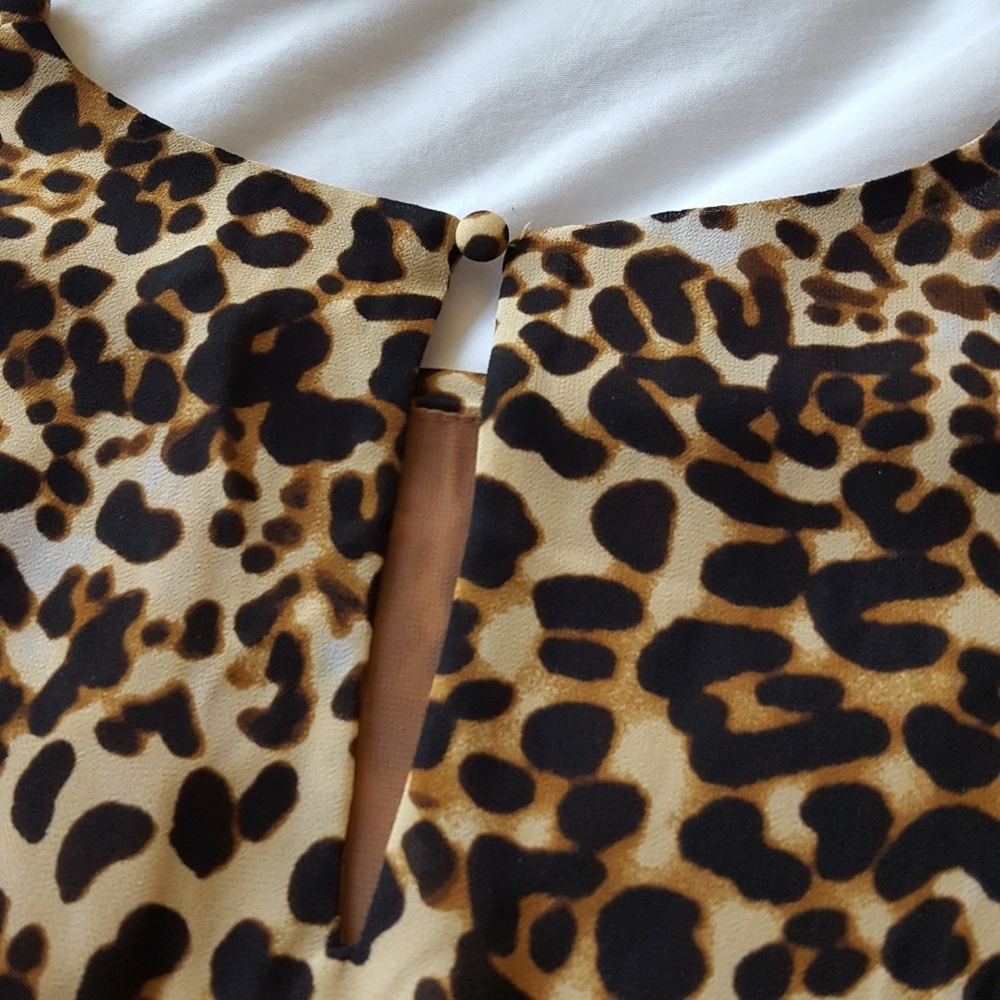Rose & Olive Cheetah Blouse - Picture 3 of 5